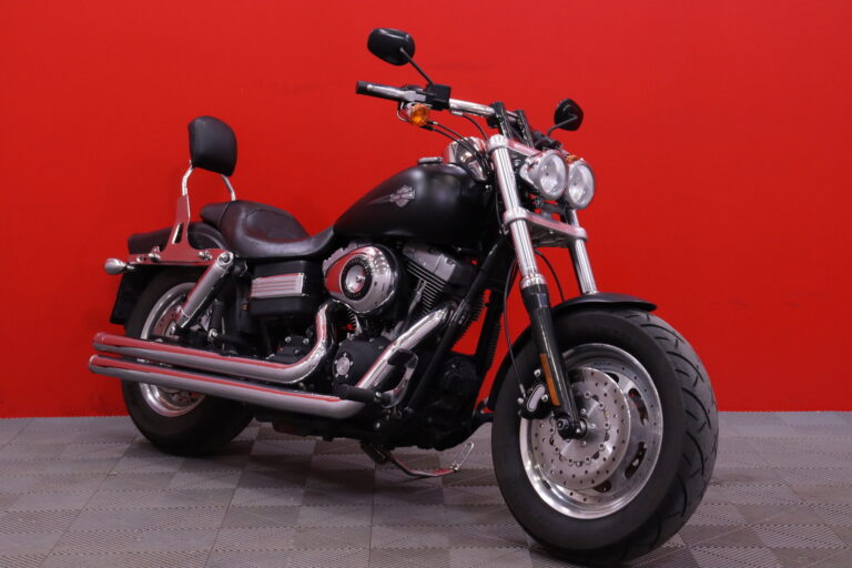 Harley-Davidson - DYNA - FXDF Dyna Fat Bob // Suomipyörä / V&H / Huoltokirja / Sissybar - Moottoripyörä