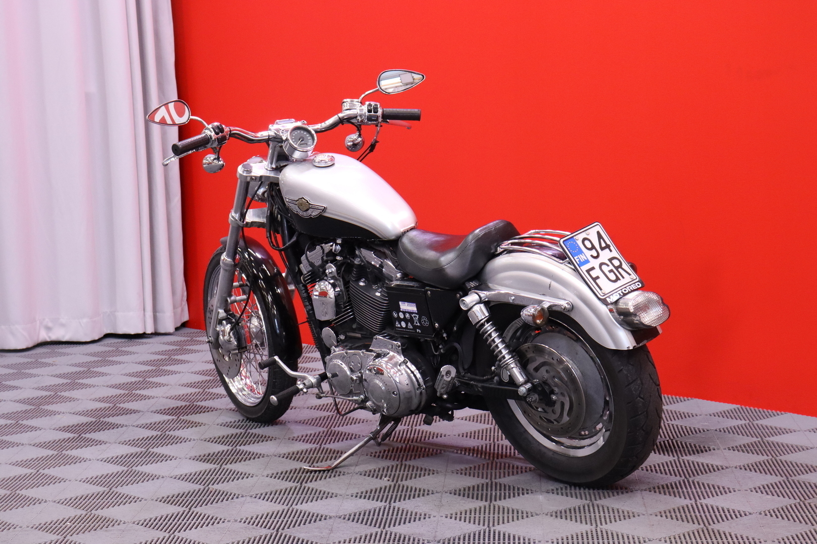 Harley-Davidson - SPORTSTER - XL 1200 C Sportster Custom / Custom Putkisto / LED // - Moottoripyörä