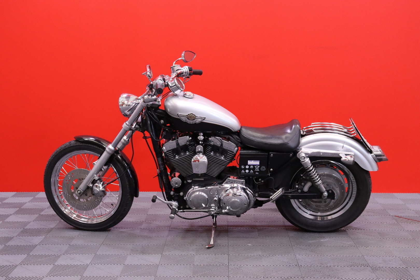Harley-Davidson - SPORTSTER - XL 1200 C Sportster Custom / Custom Putkisto / LED // - Moottoripyörä