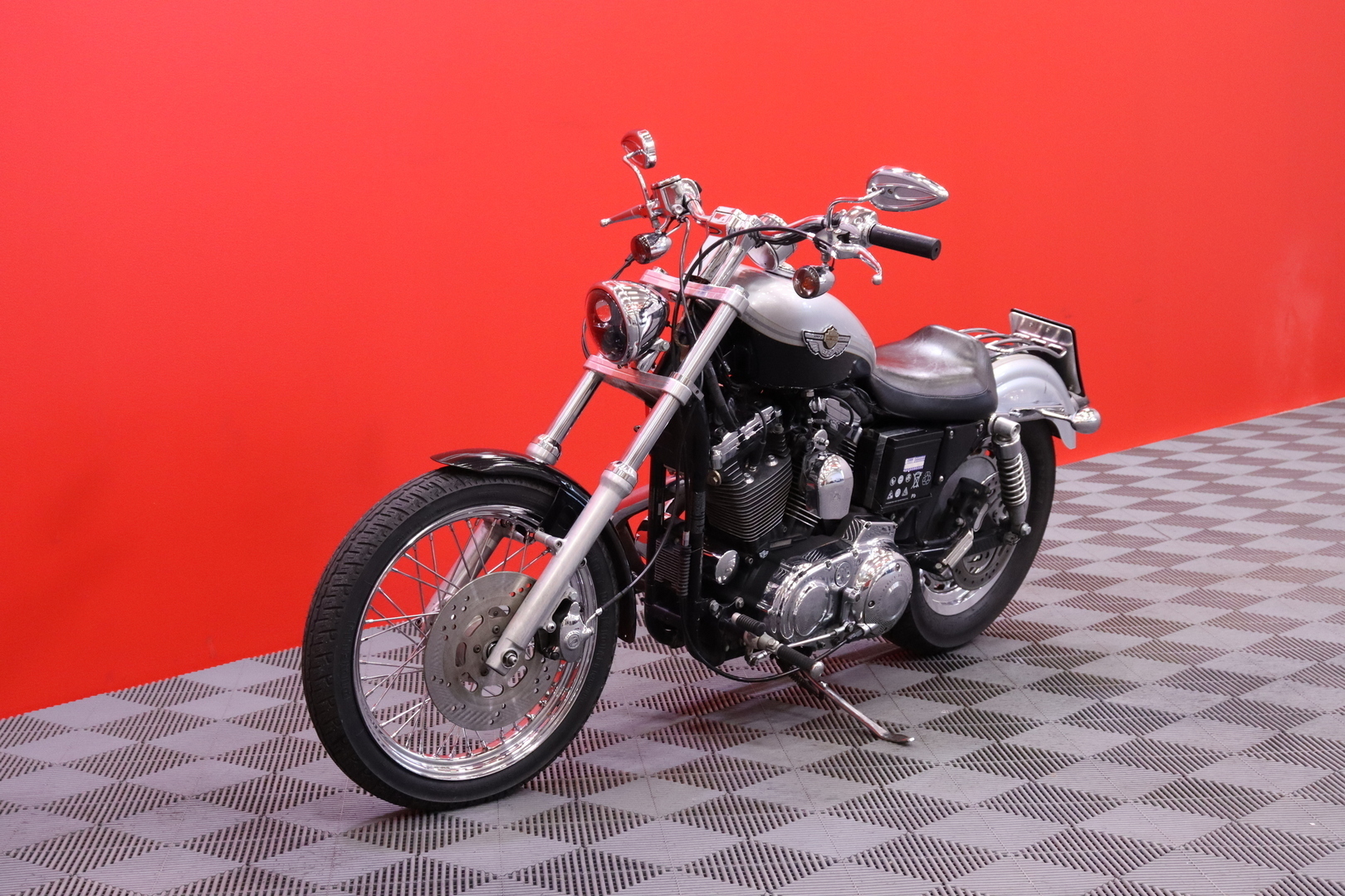 Harley-Davidson - SPORTSTER - XL 1200 C Sportster Custom / Custom Putkisto / LED // - Moottoripyörä