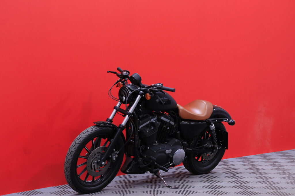 Harley-Davidson - Sportster - XL 883 N IRON // Cobra putkisto / Custom satula // Harley-Davidson - Sportster - XL 883 N IRON // Cobra putkisto / Custom satula // - Moottoripyörä