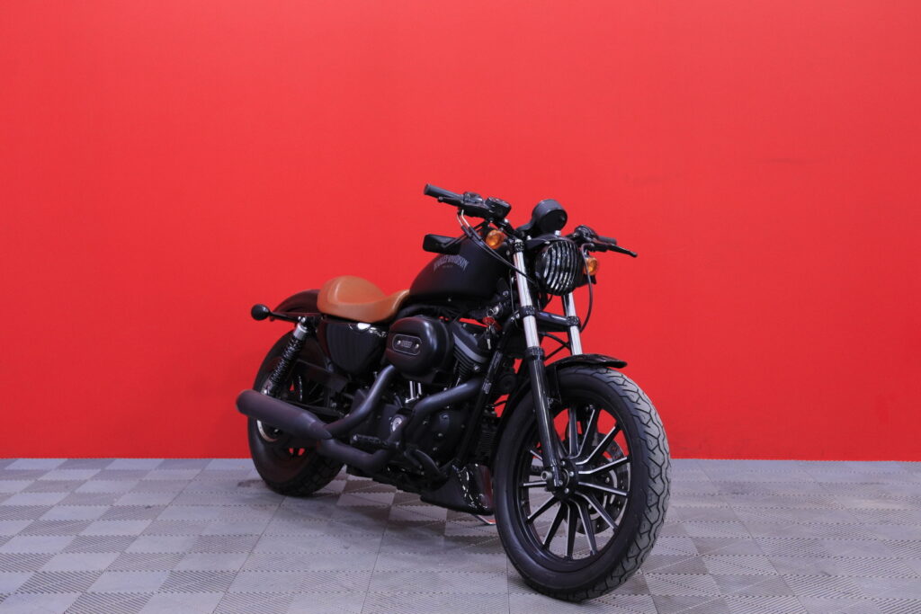 Harley-Davidson - Sportster - XL 883 N IRON // Cobra putkisto / Custom satula // Harley-Davidson - Sportster - XL 883 N IRON // Cobra putkisto / Custom satula // - Moottoripyörä