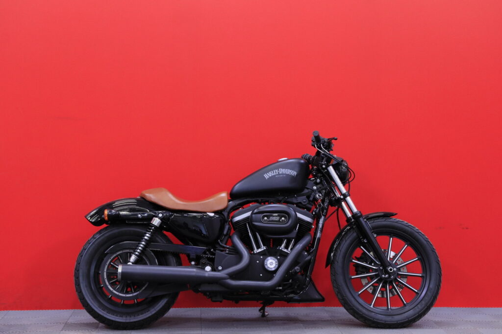 Harley-Davidson - Sportster - XL 883 N IRON // Cobra putkisto / Custom satula // Harley-Davidson - Sportster - XL 883 N IRON // Cobra putkisto / Custom satula // - Moottoripyörä