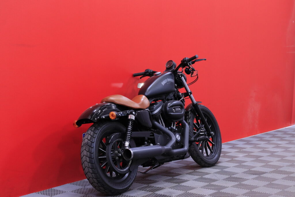 Harley-Davidson - Sportster - XL 883 N IRON // Cobra putkisto / Custom satula // Harley-Davidson - Sportster - XL 883 N IRON // Cobra putkisto / Custom satula // - Moottoripyörä
