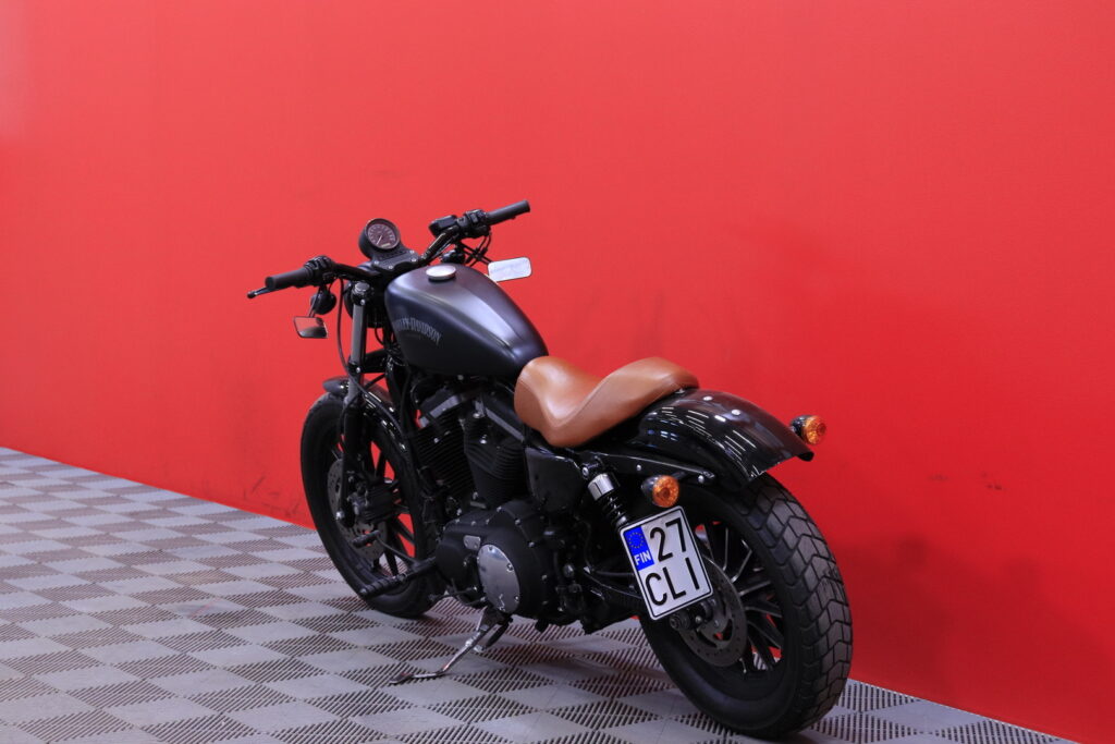 Harley-Davidson - Sportster - XL 883 N IRON // Cobra putkisto / Custom satula // Harley-Davidson - Sportster - XL 883 N IRON // Cobra putkisto / Custom satula // - Moottoripyörä