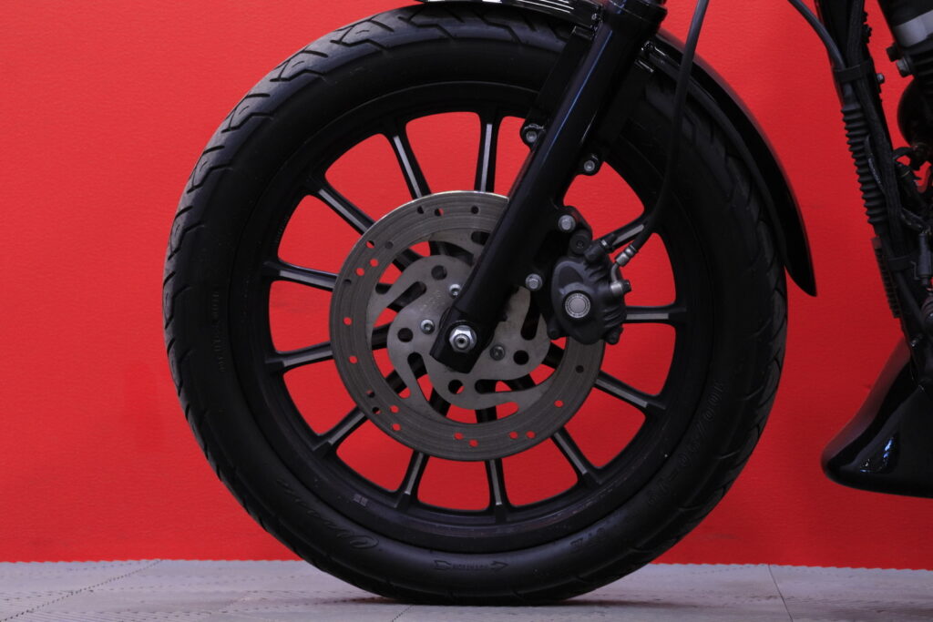 Harley-Davidson - Sportster - XL 883 N IRON // Cobra putkisto / Custom satula // Harley-Davidson - Sportster - XL 883 N IRON // Cobra putkisto / Custom satula // - Moottoripyörä