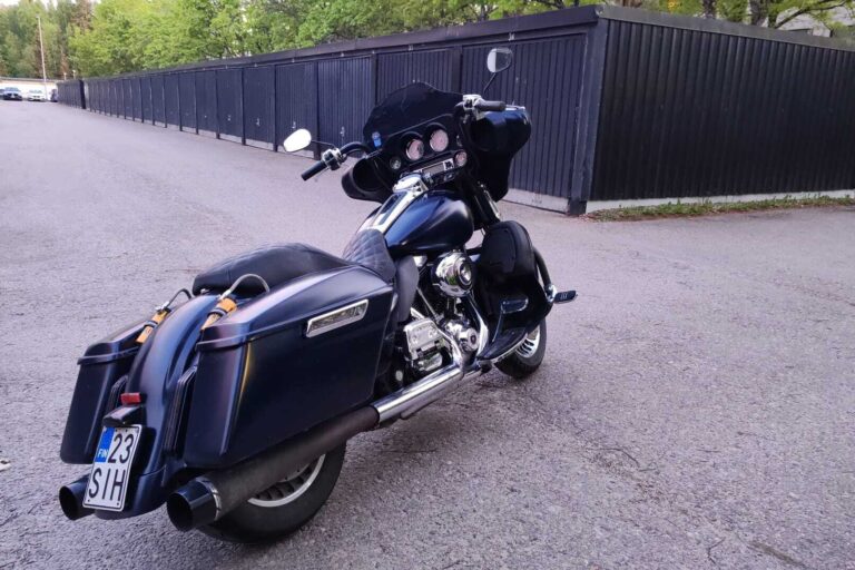 Harley-Davidson - TOURING - FLTHTK Electra Glide Ultra Limited // Öhlins / Popit / Laukut /Vakkari // - Moottoripyörä
