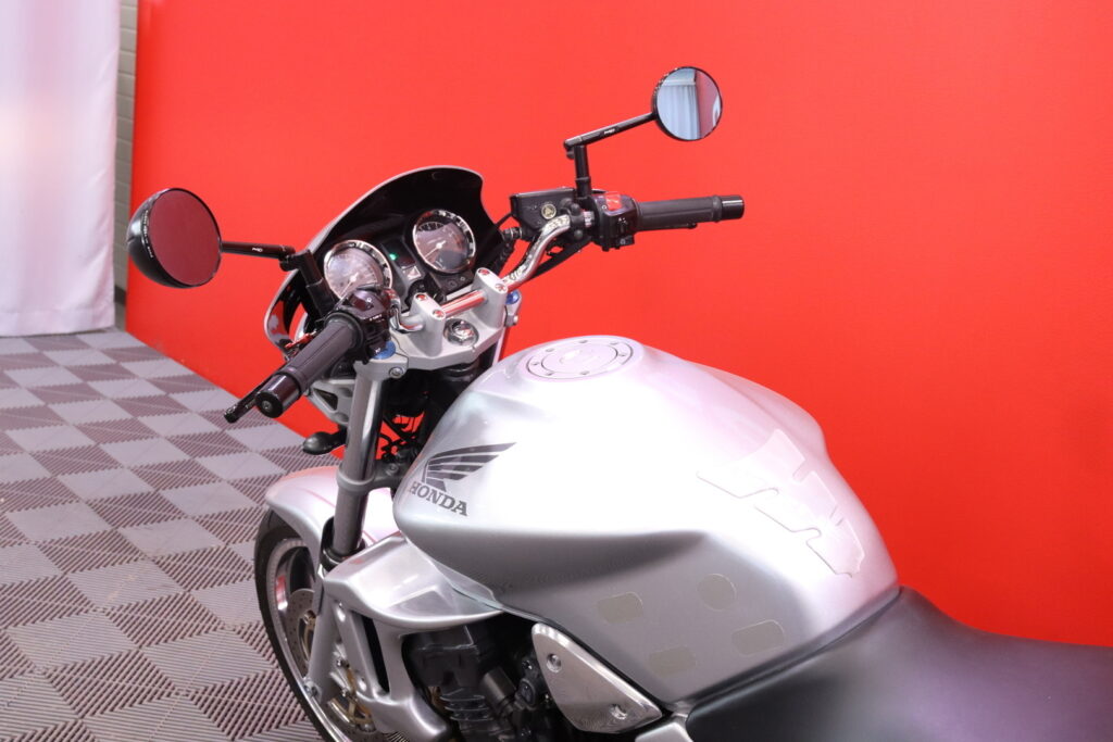 Honda - CB - 900 F Hornet // Suomi-pyörä / Erittäin hienossa kunnossa! / Huoltomuistio / Slipari // Honda - CB - 900 F Hornet // Suomi-pyörä / Erittäin hienossa kunnossa! / Huoltomuistio / Slipari // - Moottoripyörä