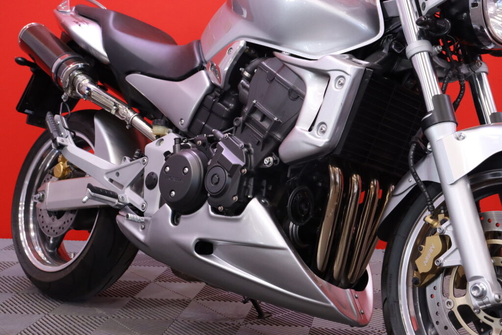 Honda - CB - 900 F Hornet // Suomi-pyörä / Erittäin hienossa kunnossa! / Huoltomuistio / Slipari // Honda - CB - 900 F Hornet // Suomi-pyörä / Erittäin hienossa kunnossa! / Huoltomuistio / Slipari // - Moottoripyörä