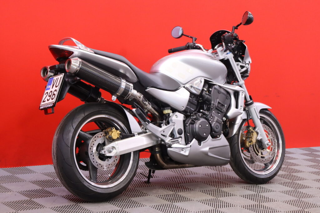 Honda - CB - 900 F Hornet // Suomi-pyörä / Erittäin hienossa kunnossa! / Huoltomuistio / Slipari // Honda - CB - 900 F Hornet // Suomi-pyörä / Erittäin hienossa kunnossa! / Huoltomuistio / Slipari // - Moottoripyörä