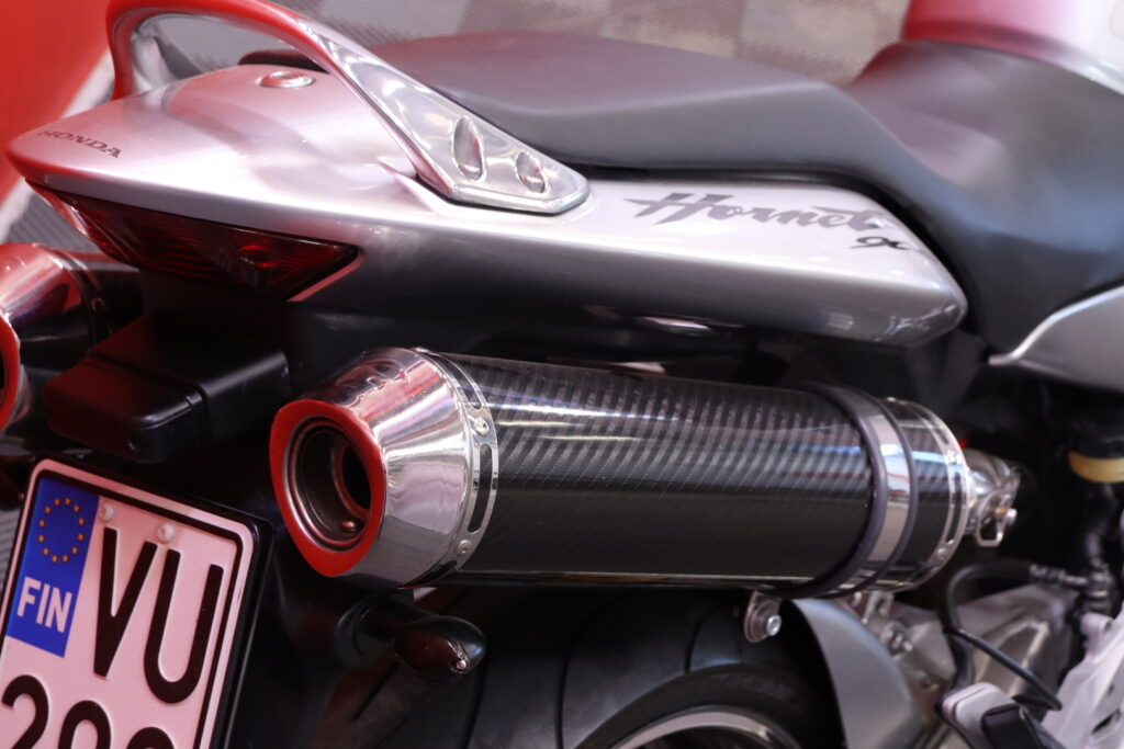 Honda - CB - 900 F Hornet // Suomi-pyörä / Erittäin hienossa kunnossa! / Huoltomuistio / Slipari // Honda - CB - 900 F Hornet // Suomi-pyörä / Erittäin hienossa kunnossa! / Huoltomuistio / Slipari // - Moottoripyörä
