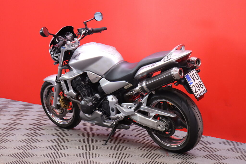 Honda - CB - 900 F Hornet // Suomi-pyörä / Erittäin hienossa kunnossa! / Huoltomuistio / Slipari // Honda - CB - 900 F Hornet // Suomi-pyörä / Erittäin hienossa kunnossa! / Huoltomuistio / Slipari // - Moottoripyörä