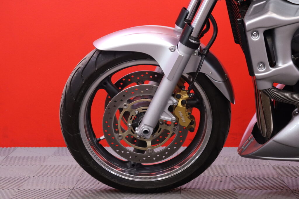 Honda - CB - 900 F Hornet // Suomi-pyörä / Erittäin hienossa kunnossa! / Huoltomuistio / Slipari // Honda - CB - 900 F Hornet // Suomi-pyörä / Erittäin hienossa kunnossa! / Huoltomuistio / Slipari // - Moottoripyörä