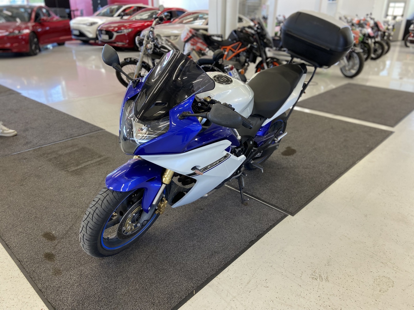 Honda - CBR - 600 F // Akrapovic / Huoltokirja / Takalaukku // - Moottoripyörä