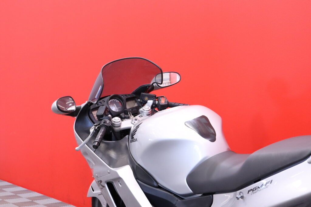 Honda - CBR - 1100 XX Super Blackbird // Suomi-pyörä / Huoltokirja / Micron // Honda - CBR - 1100 XX Super Blackbird // Suomi-pyörä / Huoltokirja / Micron // - Moottoripyörä