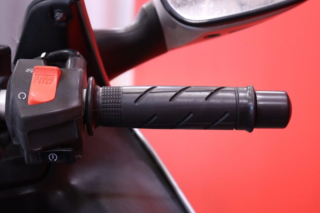 Honda - CBR - 1100 XX Super Blackbird // Suomi-pyörä / Huoltokirja / Micron // Honda - CBR - 1100 XX Super Blackbird // Suomi-pyörä / Huoltokirja / Micron // - Moottoripyörä