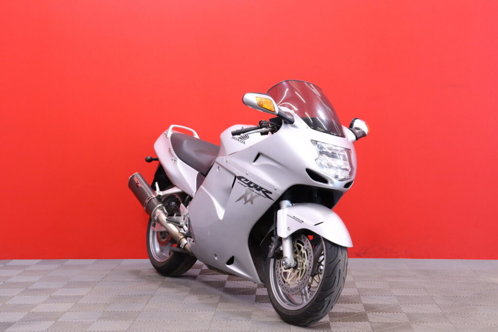 Honda - CBR - 1100 XX Super Blackbird // Suomi-pyörä / Huoltokirja / Micron // Honda - CBR - 1100 XX Super Blackbird // Suomi-pyörä / Huoltokirja / Micron // - Moottoripyörä