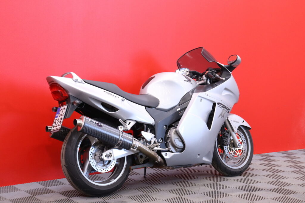 Honda - CBR - 1100 XX Super Blackbird // Suomi-pyörä / Huoltokirja / Micron // Honda - CBR - 1100 XX Super Blackbird // Suomi-pyörä / Huoltokirja / Micron // - Moottoripyörä