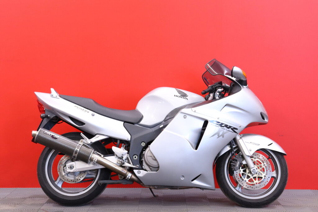 Honda - CBR - 1100 XX Super Blackbird // Suomi-pyörä / Huoltokirja / Micron // Honda - CBR - 1100 XX Super Blackbird // Suomi-pyörä / Huoltokirja / Micron // - Moottoripyörä