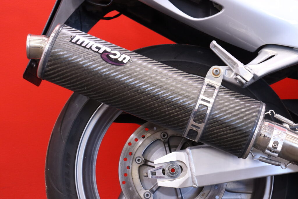 Honda - CBR - 1100 XX Super Blackbird // Suomi-pyörä / Huoltokirja / Micron // Honda - CBR - 1100 XX Super Blackbird // Suomi-pyörä / Huoltokirja / Micron // - Moottoripyörä