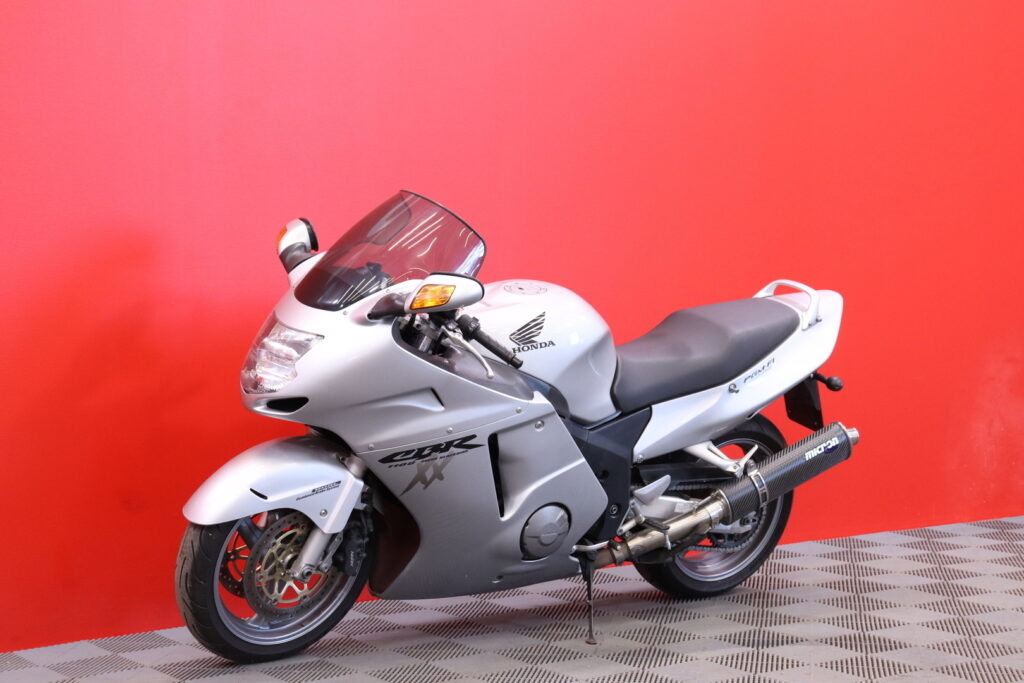 Honda - CBR - 1100 XX Super Blackbird // Suomi-pyörä / Huoltokirja / Micron // Honda - CBR - 1100 XX Super Blackbird // Suomi-pyörä / Huoltokirja / Micron // - Moottoripyörä