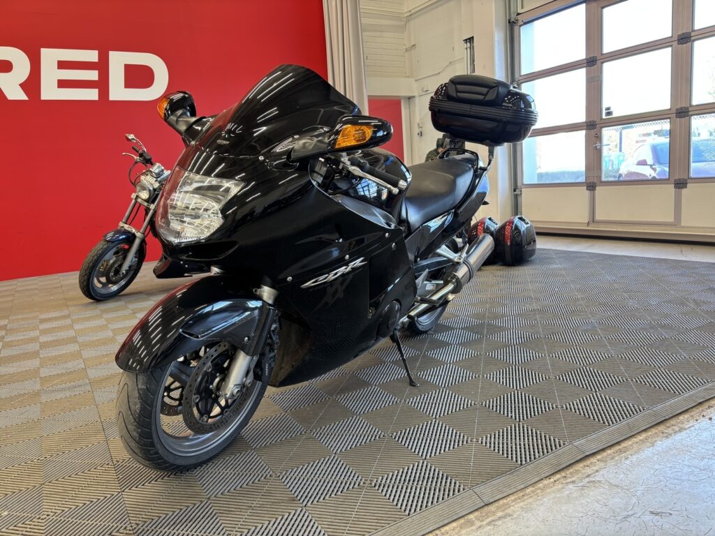 Honda - CBR - 1100 XX Super Blackbird // Juuri saapunut! / Dominator / Suomi-pyörä / 3x laukut // Honda - CBR - 1100 XX Super Blackbird // Juuri saapunut! / Dominator / Suomi-pyörä / 3x laukut // - Moottoripyörä