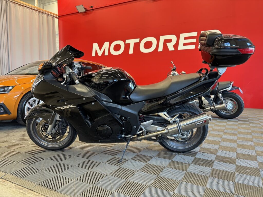 Honda - CBR - 1100 XX Super Blackbird // Juuri saapunut! / Dominator / Suomi-pyörä / 3x laukut // Honda - CBR - 1100 XX Super Blackbird // Juuri saapunut! / Dominator / Suomi-pyörä / 3x laukut // - Moottoripyörä