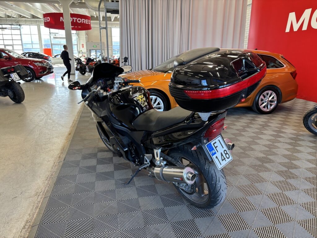 Honda - CBR - 1100 XX Super Blackbird // Juuri saapunut! / Dominator / Suomi-pyörä / 3x laukut // Honda - CBR - 1100 XX Super Blackbird // Juuri saapunut! / Dominator / Suomi-pyörä / 3x laukut // - Moottoripyörä