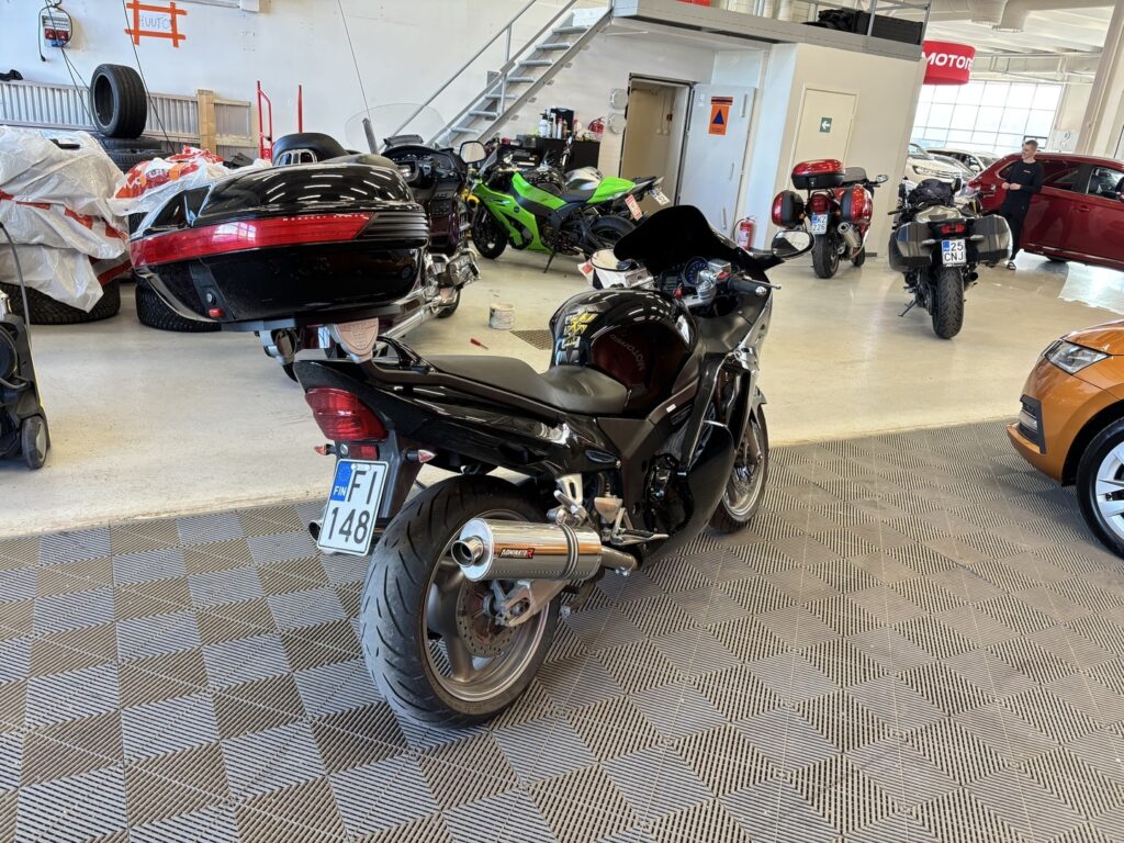 Honda - CBR - 1100 XX Super Blackbird // Juuri saapunut! / Dominator / Suomi-pyörä / 3x laukut // Honda - CBR - 1100 XX Super Blackbird // Juuri saapunut! / Dominator / Suomi-pyörä / 3x laukut // - Moottoripyörä