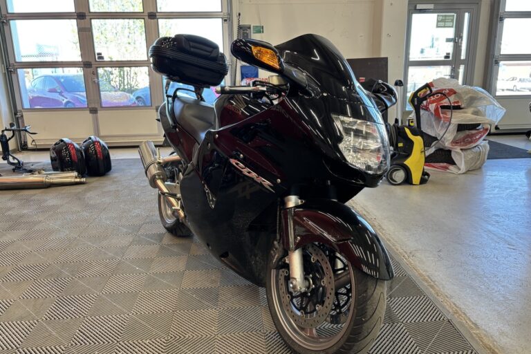 Honda - CBR - 1100 XX Super Blackbird // Juuri saapunut! / Dominator / Suomi-pyörä / 3x laukut // - Moottoripyörä