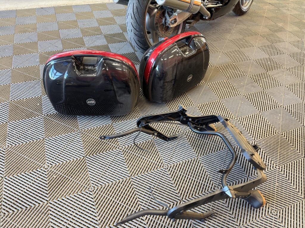 Honda - CBR - 1100 XX Super Blackbird // Juuri saapunut! / Dominator / Suomi-pyörä / 3x laukut // Honda - CBR - 1100 XX Super Blackbird // Juuri saapunut! / Dominator / Suomi-pyörä / 3x laukut // - Moottoripyörä