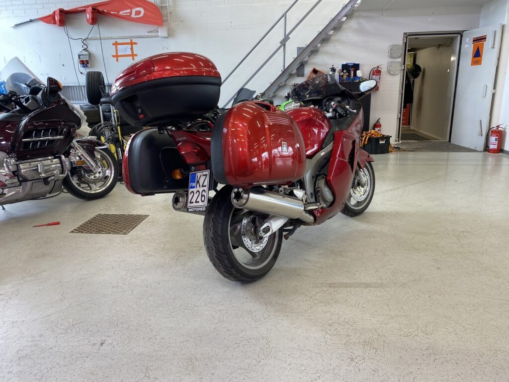 Honda - CBR - 1100 XX Super Blackbird // Suomi-pyörä / 3x Laukut / H.I.S.S. // Honda - CBR - 1100 XX Super Blackbird // Suomi-pyörä / 3x Laukut / H.I.S.S. // - Moottoripyörä