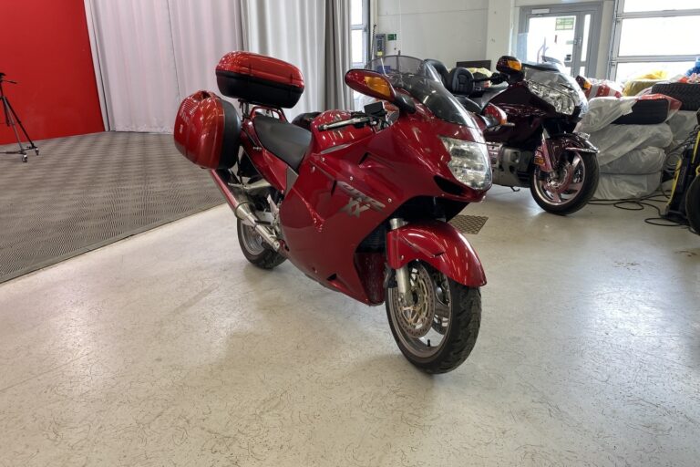 Honda - CBR - 1100 XX Super Blackbird // Suomi-pyörä / 3x Laukut  / H.I.S.S. // - Moottoripyörä