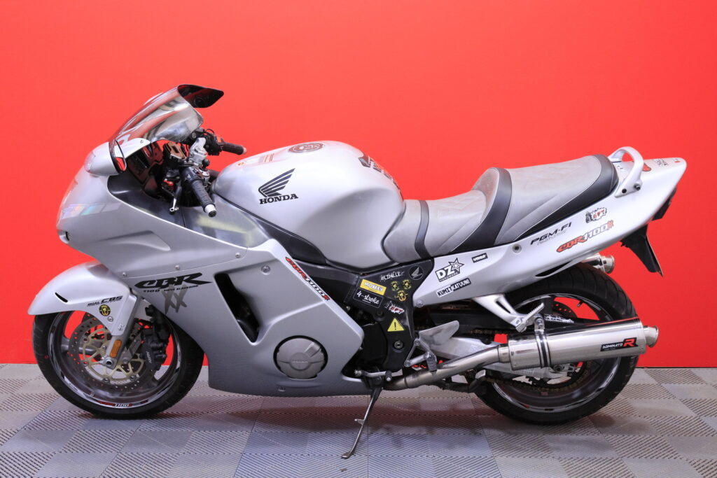 Honda - CBR - 1100 XX Super Blackbird / Myydään Huutokaupat.com! Honda - CBR - 1100 XX Super Blackbird / Myydään Huutokaupat.com! - Moottoripyörä