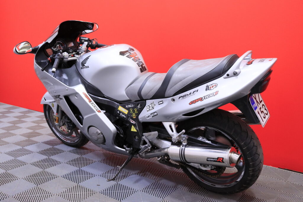 Honda - CBR - 1100 XX Super Blackbird / Myydään Huutokaupat.com! Honda - CBR - 1100 XX Super Blackbird / Myydään Huutokaupat.com! - Moottoripyörä