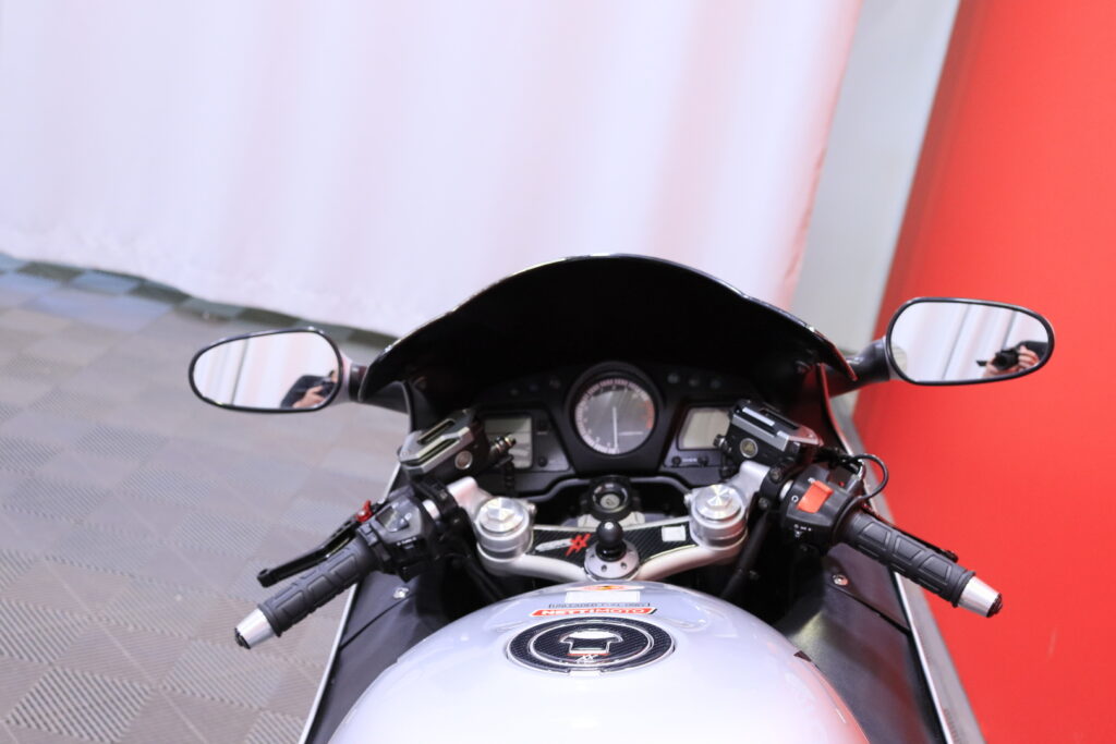 Honda - CBR - 1100 XX Super Blackbird / Myydään Huutokaupat.com! Honda - CBR - 1100 XX Super Blackbird / Myydään Huutokaupat.com! - Moottoripyörä