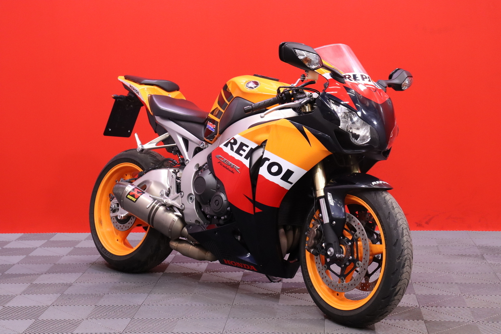 Honda - CBR - 1000 RR Fireblade // Suomi-Pyörä / Akrapovic / ABS / Huoltokirja // - Moottoripyörä