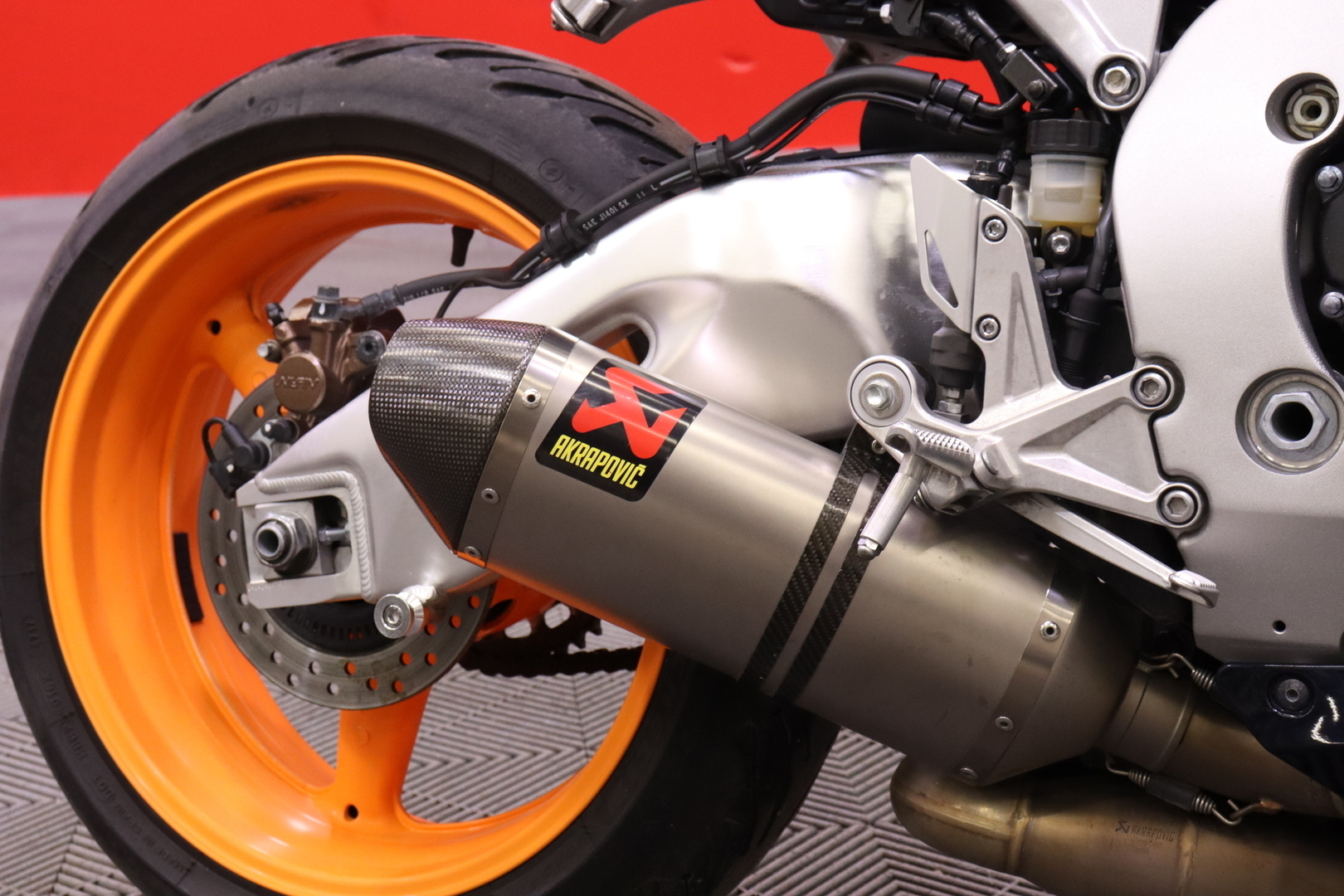 Honda - CBR - 1000 RR Fireblade // Suomi-Pyörä / Akrapovic / ABS / Huoltokirja // - Moottoripyörä