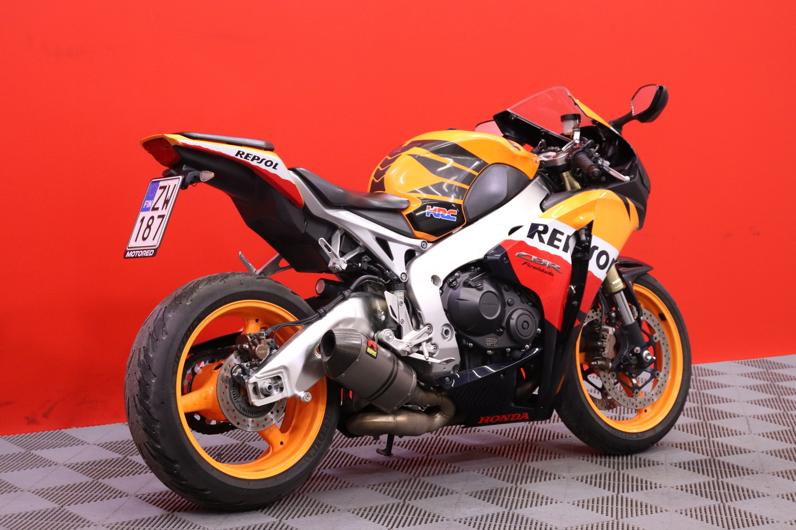 Honda - CBR - 1000 RR Fireblade // Suomi-Pyörä / Akrapovic / ABS / Huoltokirja // - Moottoripyörä