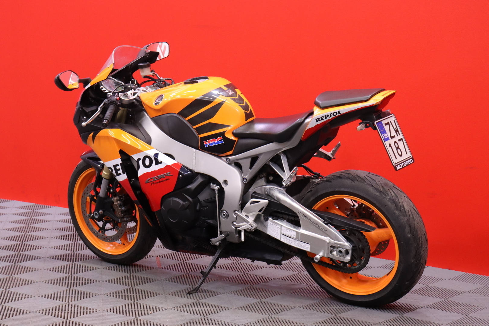 Honda - CBR - 1000 RR Fireblade // Suomi-Pyörä / Akrapovic / ABS / Huoltokirja // - Moottoripyörä