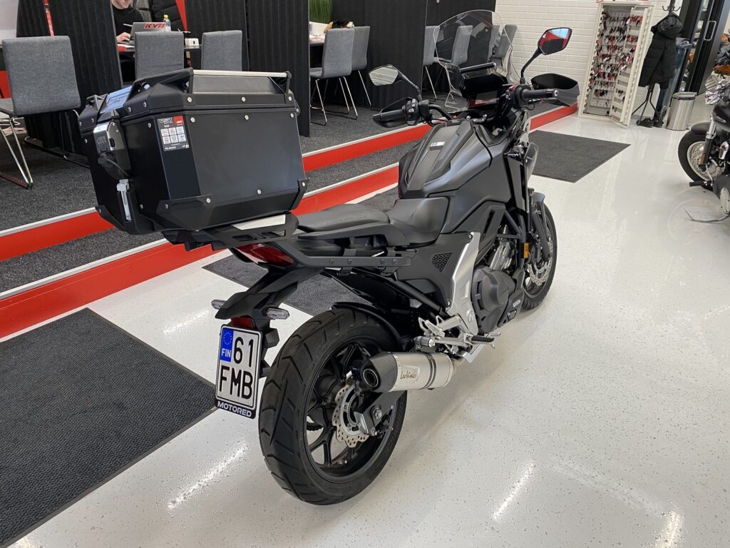 Honda - NC - 750XD // Juuri saapunut! / 1. Om / Suomipyörä / Tehdastakuu / Takalaukku / Leovince // Honda - NC - 750XD // Juuri saapunut! / 1. Om / Suomipyörä / Tehdastakuu / Takalaukku / Leovince // - Moottoripyörä