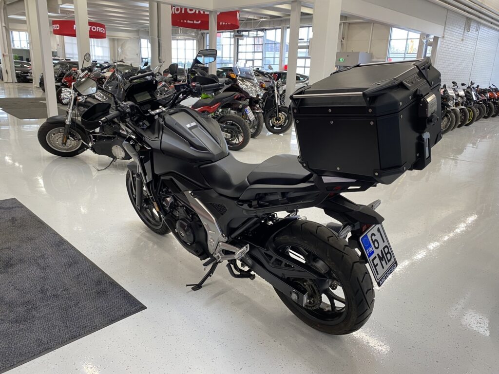 Honda - NC - 750XD // Juuri saapunut! / 1. Om / Suomipyörä / Tehdastakuu / Takalaukku / Leovince // Honda - NC - 750XD // Juuri saapunut! / 1. Om / Suomipyörä / Tehdastakuu / Takalaukku / Leovince // - Moottoripyörä