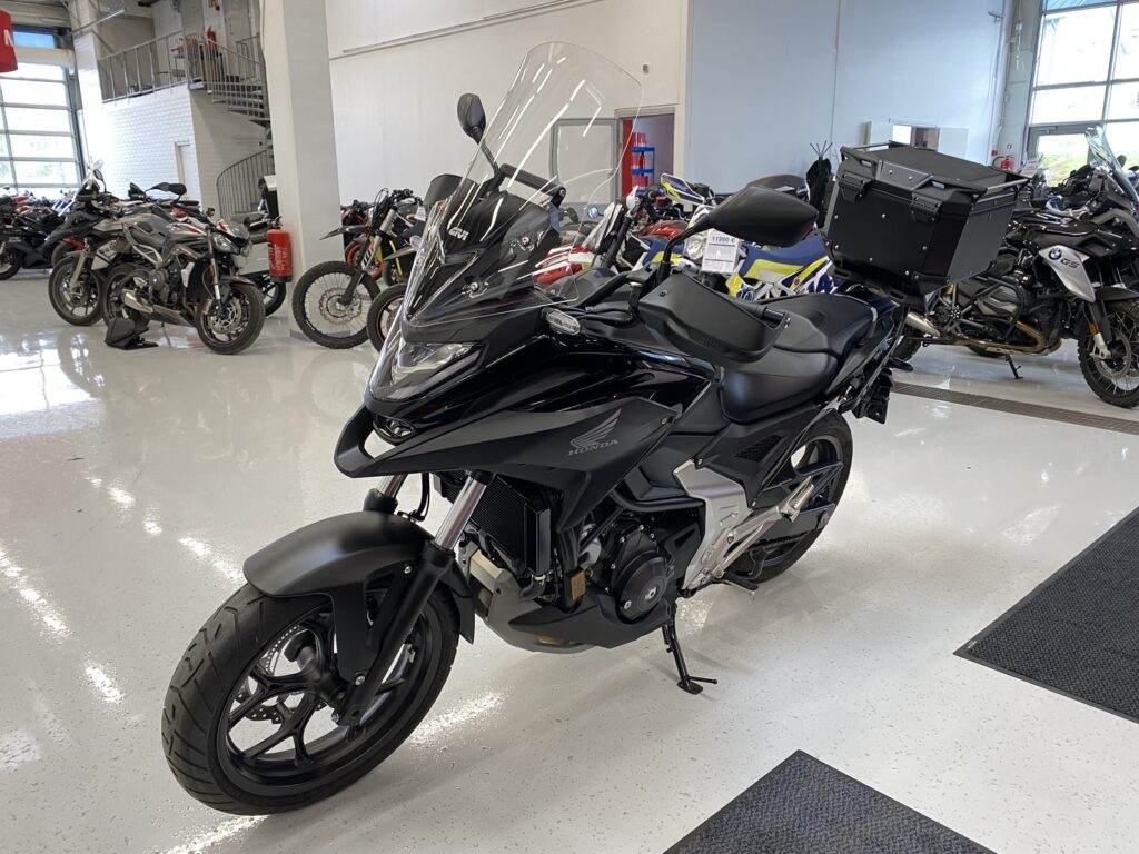 Honda - NC - 750XD // Juuri saapunut! / 1. Om / Suomipyörä / Tehdastakuu / Takalaukku / Leovince // Honda - NC - 750XD // Juuri saapunut! / 1. Om / Suomipyörä / Tehdastakuu / Takalaukku / Leovince // - Moottoripyörä