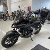 Honda - NC - 750XD // Juuri saapunut! / 1. Om / Suomipyörä / Tehdastakuu / Takalaukku / Leovince // - Moottoripyörä