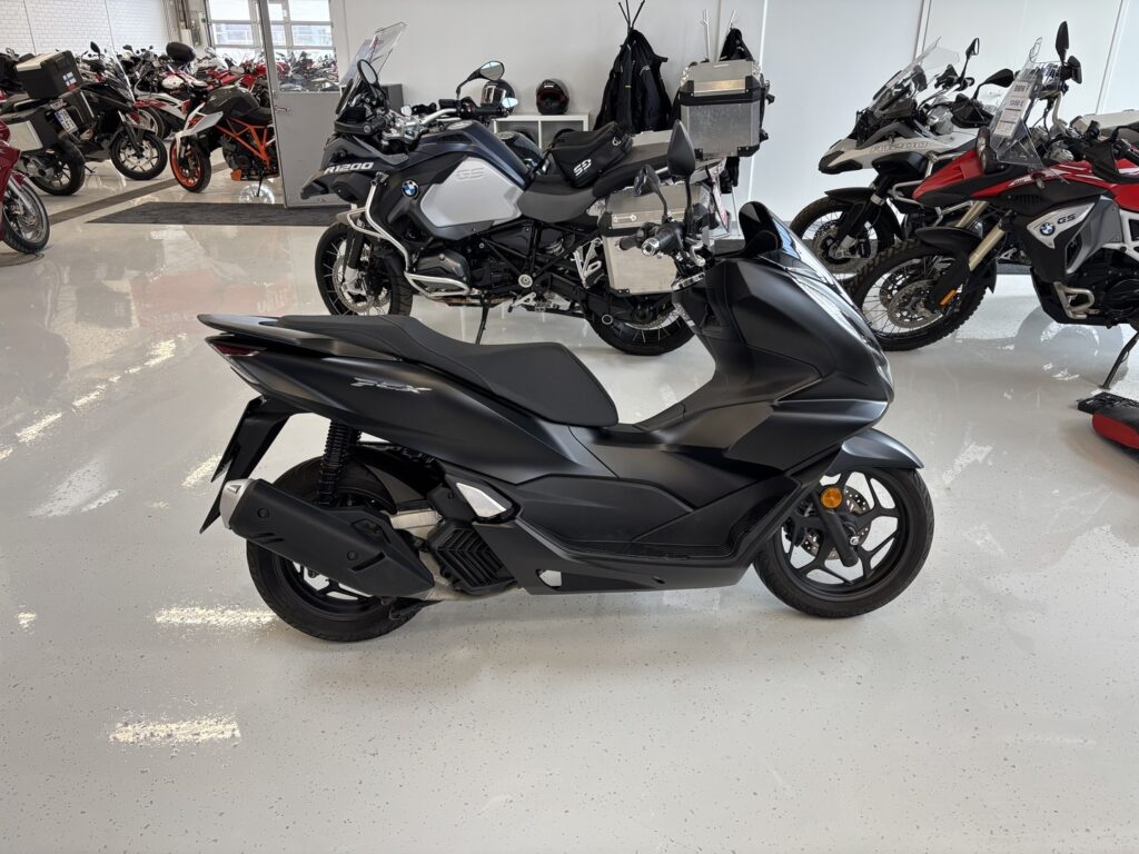 Honda - PCX - 125 // Myydään Huutokaupat.com // Honda - PCX - 125 // Myydään Huutokaupat.com // - Moottoripyörä