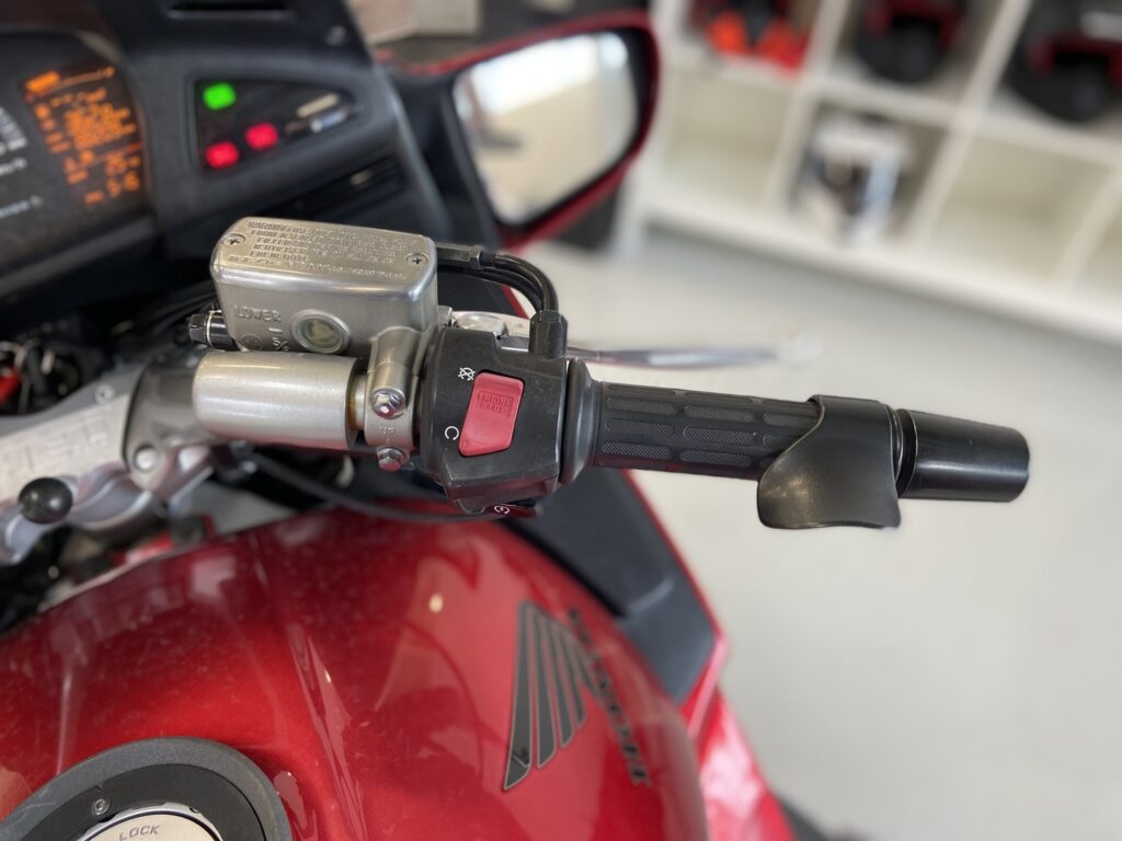 Honda - ST - 1300 Pan European ABS // Geelipenkki / 3x-laukut / Suomi-pyörä // Honda - ST - 1300 Pan European ABS // Geelipenkki / 3x-laukut / Suomi-pyörä // - Moottoripyörä