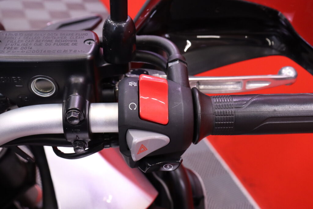 tuotekuva-Honda-VFR-33-MEY-2026-05-04-115506-18 tuotekuva-Honda-VFR-33-MEY-2026-05-04-115506-18