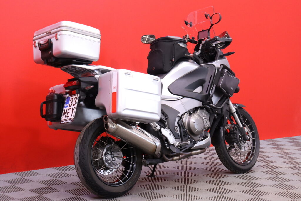 Honda - VFR - 1200 X Crosstourer // Navigointi / 4x laukut / ABS / TC / Juuri saapunut / Honda - VFR - 1200 X Crosstourer // Navigointi / 4x laukut / ABS / TC / Juuri saapunut / - Moottoripyörä