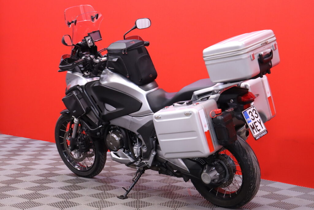 Honda - VFR - 1200 X Crosstourer // Navigointi / 4x laukut / ABS / TC / Juuri saapunut / Honda - VFR - 1200 X Crosstourer // Navigointi / 4x laukut / ABS / TC / Juuri saapunut / - Moottoripyörä