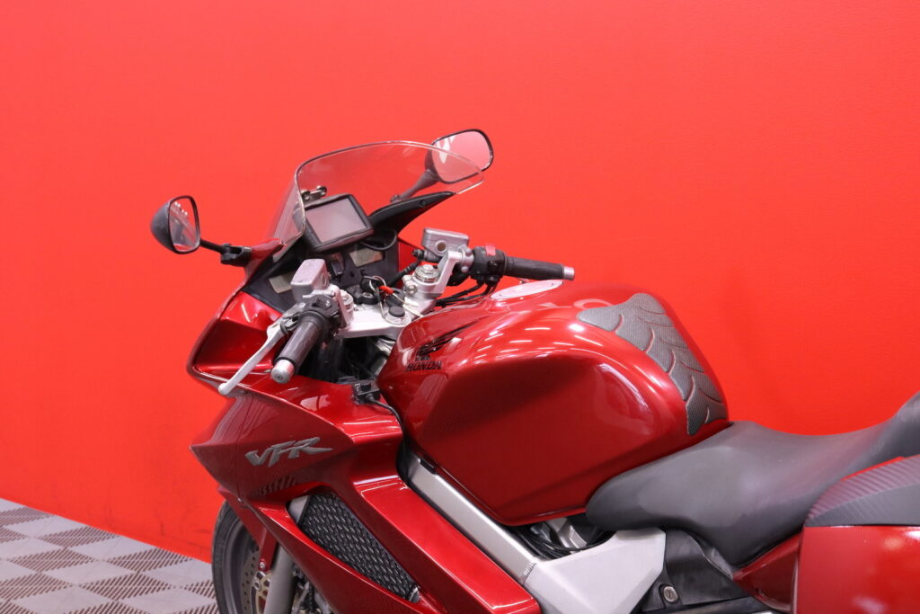 Honda - VFR - 800 VTEC ABS // 3x laukut / Navi / Kahvanlämmittimet / ABS / Vaihdenäyttö // Honda - VFR - 800 VTEC ABS // 3x laukut / Navi / Kahvanlämmittimet / ABS / Vaihdenäyttö // - Moottoripyörä